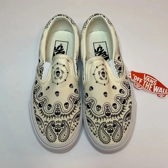 VANS Skull Print Shoes Classic Slip On Youth 4 New - Picture 5 of 9